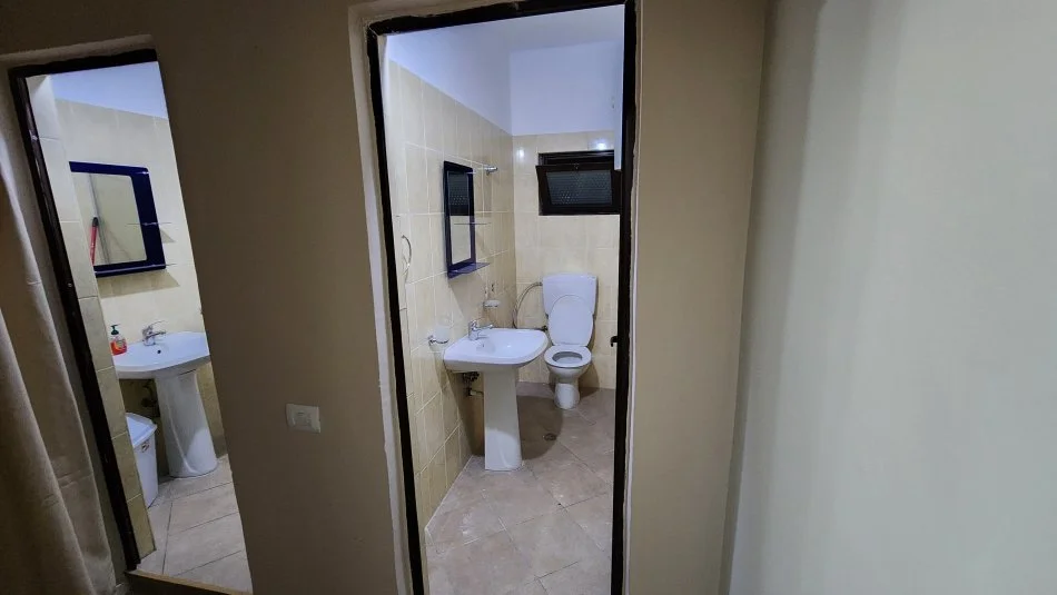 Tirane, jepet me qera apartament 2+1 Kati 4, 104 m² 700 € (MYSLYM SHYR,RRUGA BESIM IMAMI 2.)