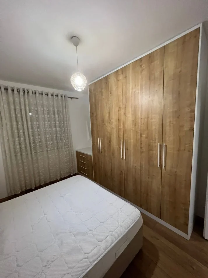 Tirane, jepet me qera apartament 1+1+Aneks+Ballkon Kati 5, 65 m² 550 € (Astir)