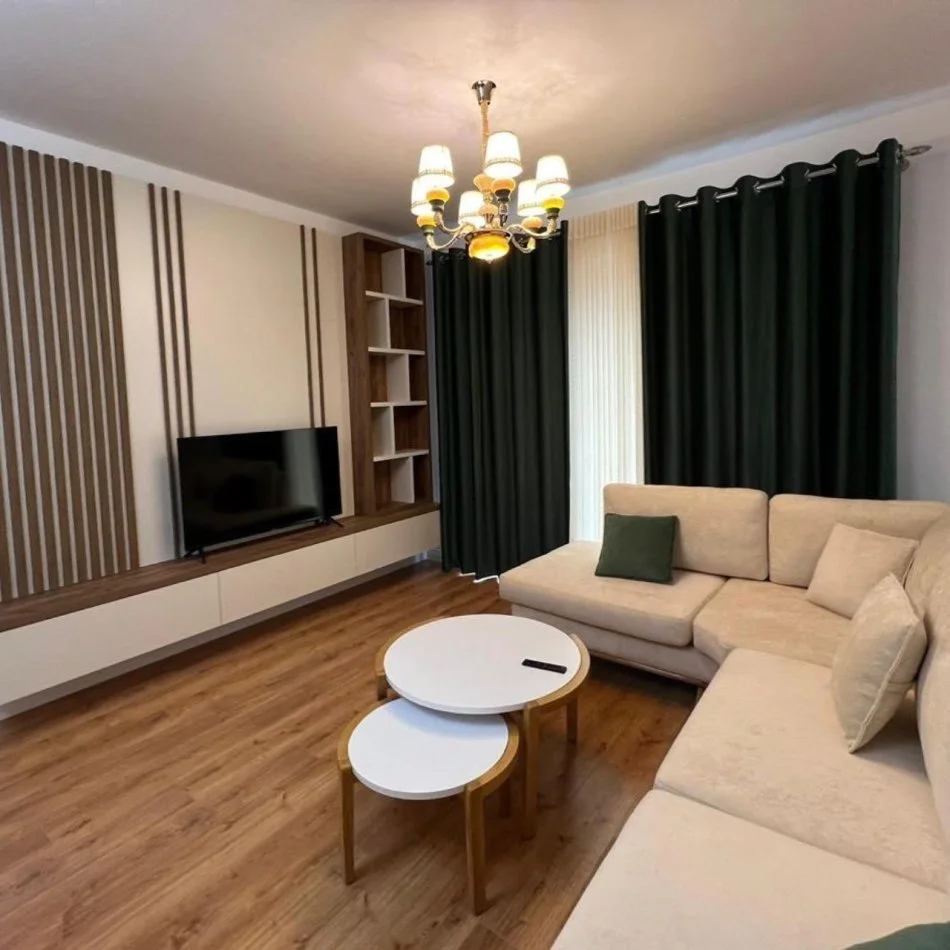 Tirane, jepet me qera apartament 2+1+Ballkon Kati 5, 116 m² 1.200 € (Parku Olimpik)