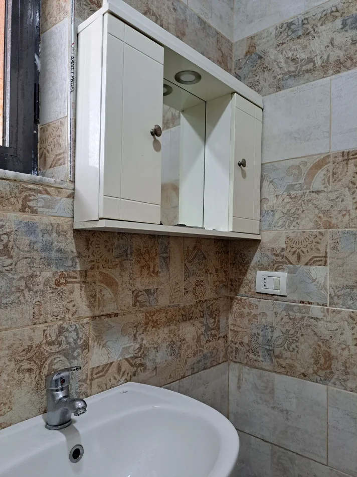 Tirane, jepet me qera apartament 1+1+Ballkon Kati 0, 55 m² 200 € 
