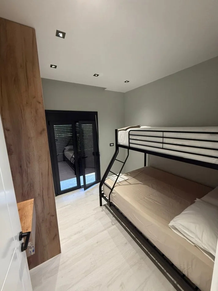 Durres, shitet Vile 2+1 , 150 m² 450.000 € (Gjiri i Lalzit)