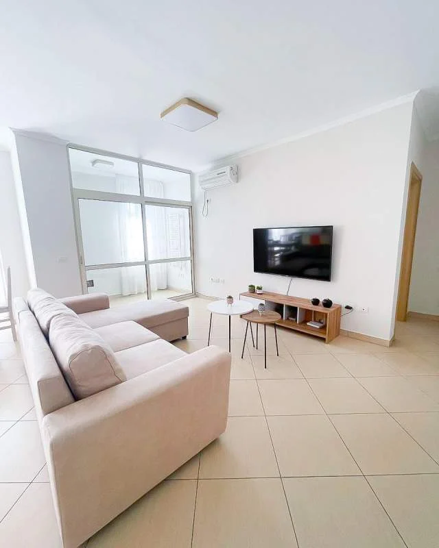 Tirane, ofert Kati 6, 76 m² 600 Euro (Rruga Kavajes)