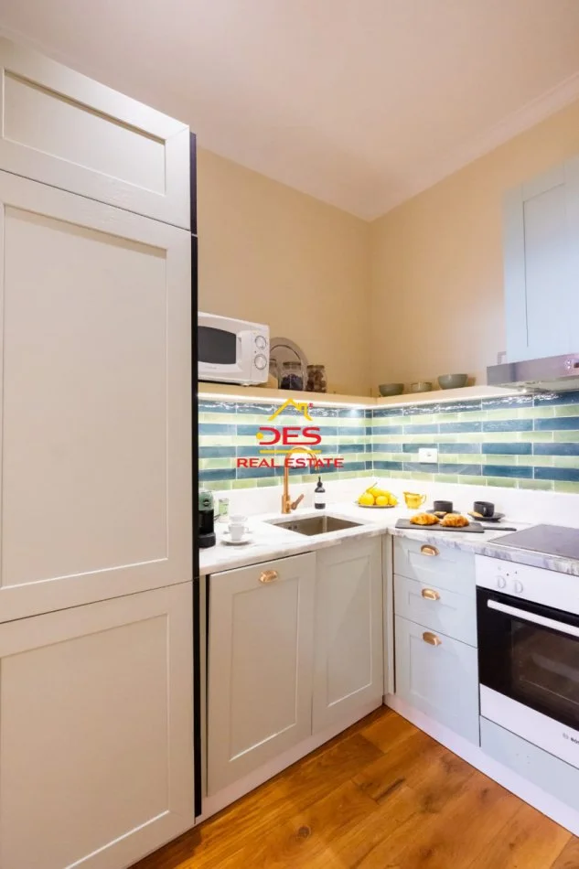 Vlore, jepet me qera apartament 1+1+Ballkon Kati 3, 70 m² 400 € (Rruga Dhimitër Konomi)