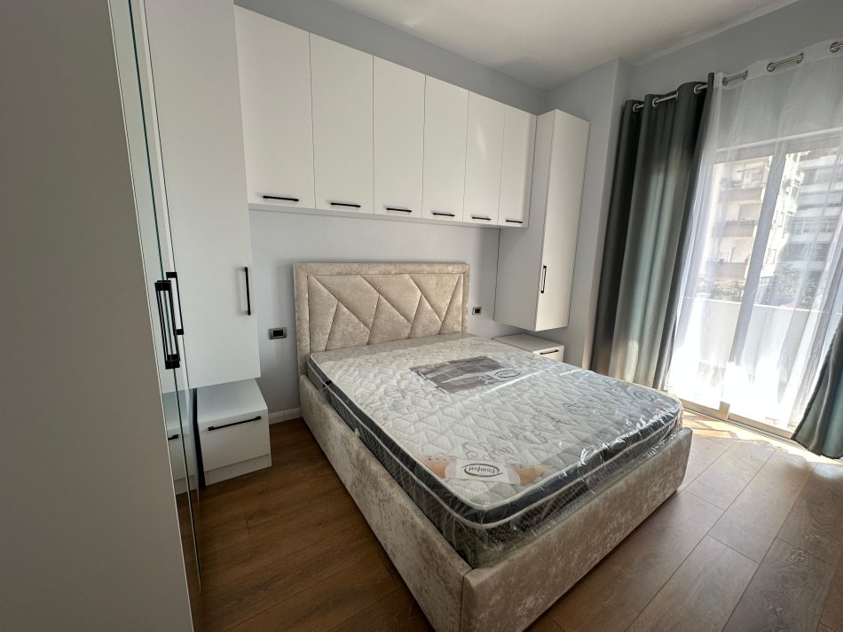 Qera Apartament 1+1 490 € (Prane Eja Studio,Unaza e Re)
