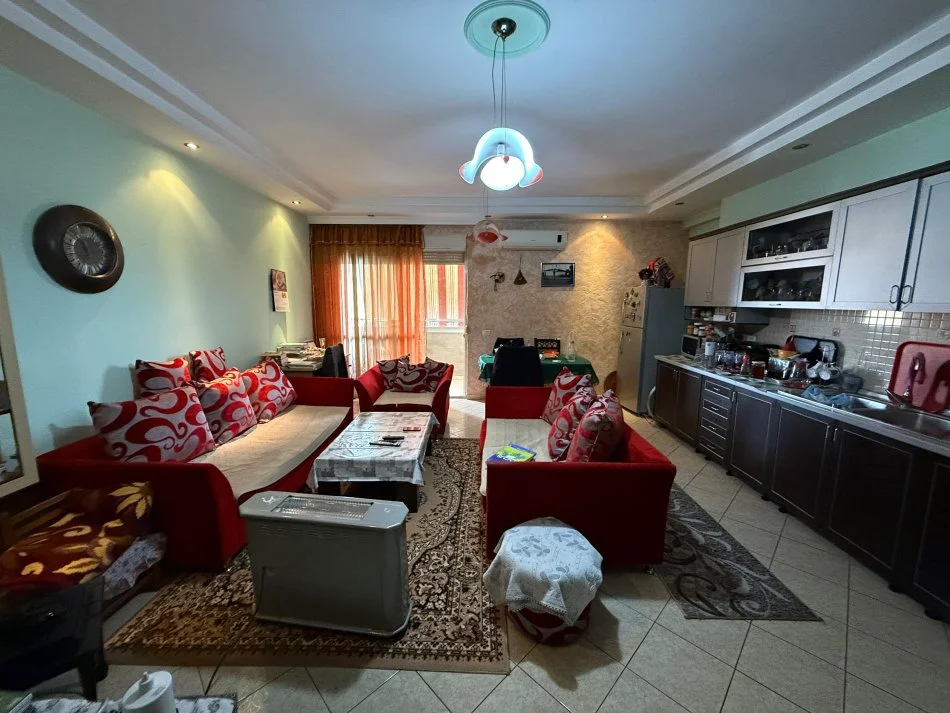 Tirane, shitet apartament 2+1+Ballkon Kati 4, 109 m² (ne rrugen 4 Deshmoret prane Gjimnazit Partizan)