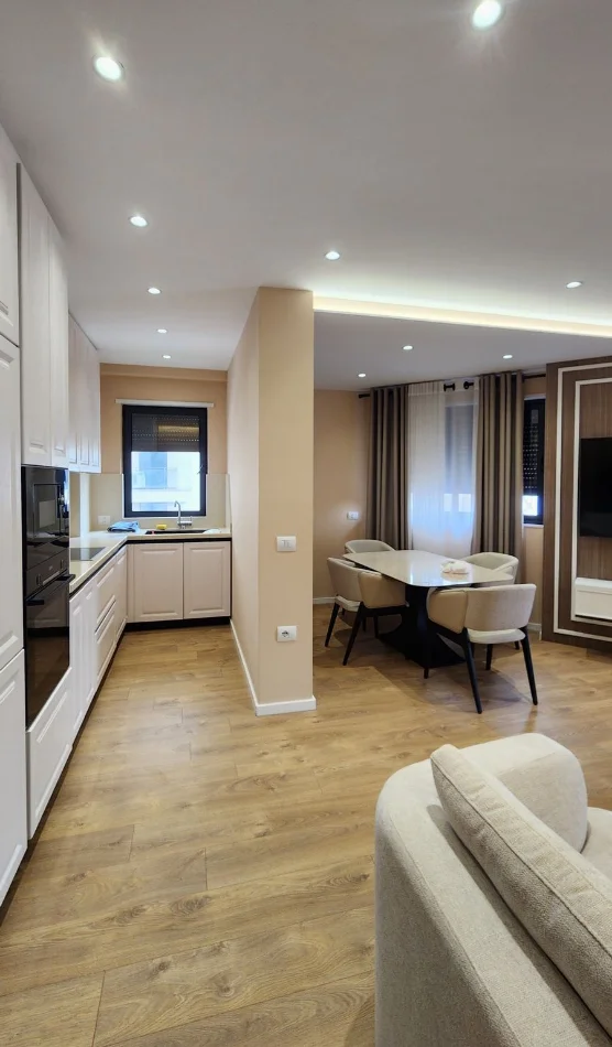 Tirane, shitet apartament 2+1+Ballkon Kati 3, 117 m² 335.000 € 