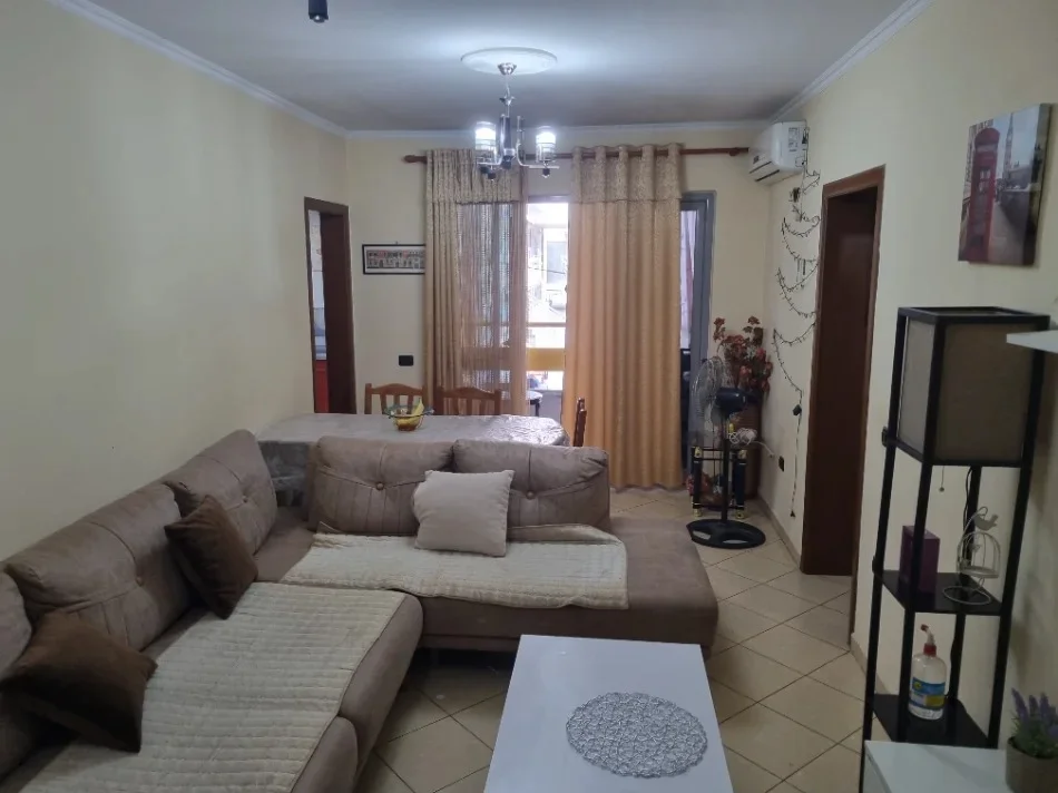 Tirane, jepet me qera apartament 2+1 Kati 2, 108 m² 500 € (Pallati Me Shigjeta)