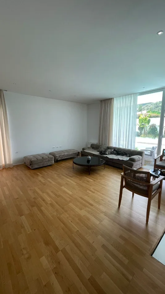 Tirane, shitet Vile Vile 1 Katshe , 1.000 m² 1.200.000 € (Vishnje)