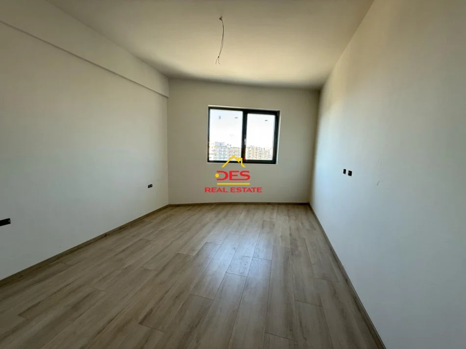 Vlore, shitet apartament 1+1+Ballkon Kati 3, 73 m² (Rruga dhimitër Konomi)