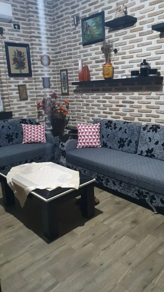 Vlore, jepet me qera shtepi 1+1 , 250 € (Rruga Sazani,Plazhi i vjeter)