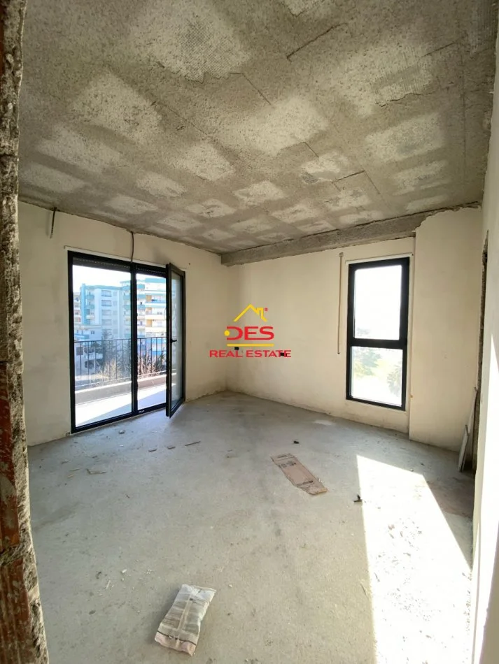 Vlore, shitet apartament 2+1+Ballkon Kati 4, 137 m² 355.000 € (Rruga Murat Tërbaçi)