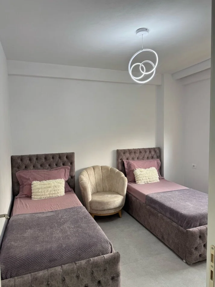 Tirane, jepet me qera apartament 2+1 Kati 2, 75 m² 500 € (Shkoze, Kompleksi Tom Doshi)