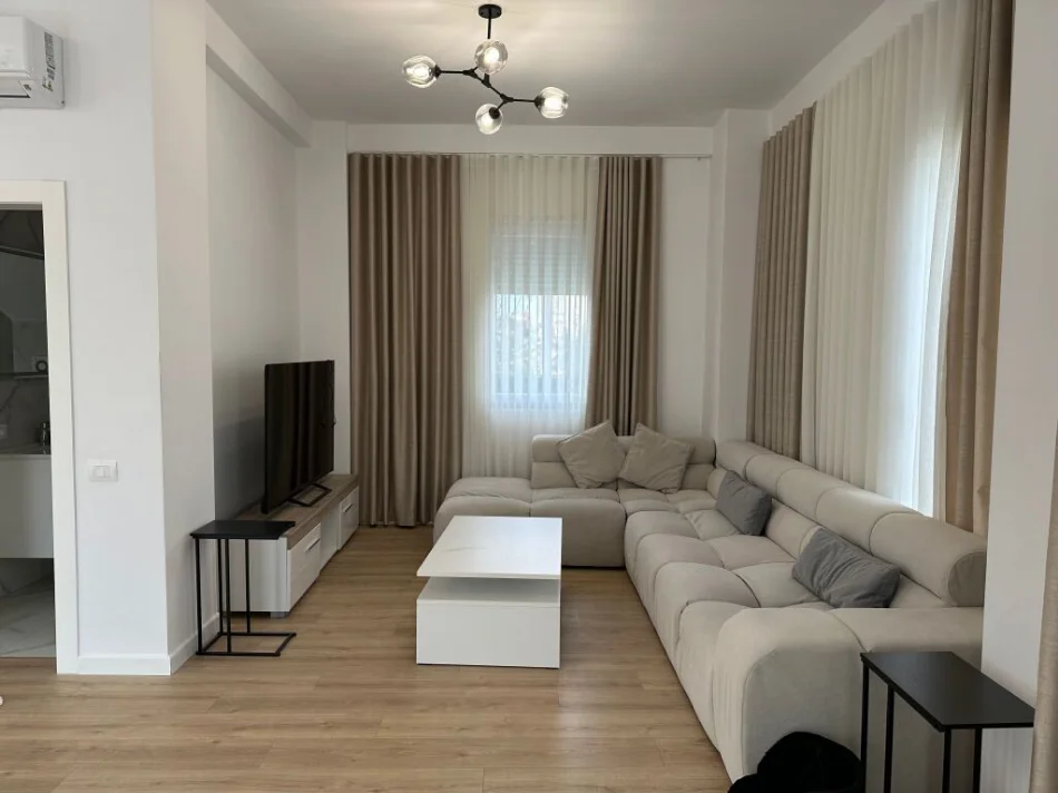 Tirane, jepet me qera Vile 3+1+Ballkon Kati 0, 230 m² 2.500 € (Vila Lule)