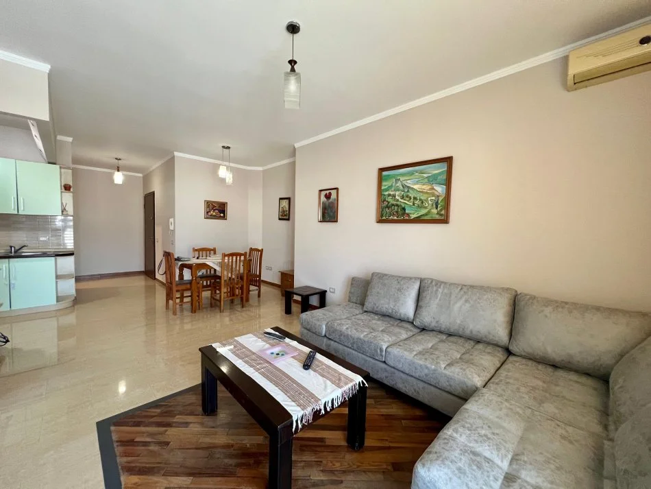 Tirane, jepet me qera apartament 1+1+Ballkon , 67 m² 500 € (Rruga e Elbasanit)