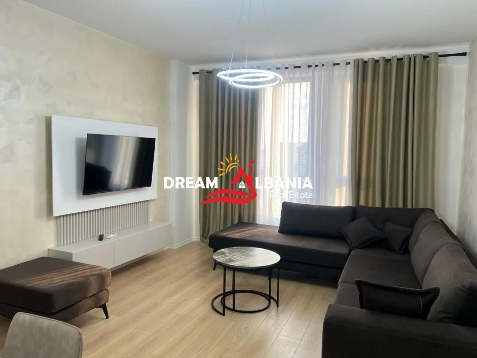 Tirane, jepet me qera apartament 1+1 , 70 m² 750 € (Jordan Misja)