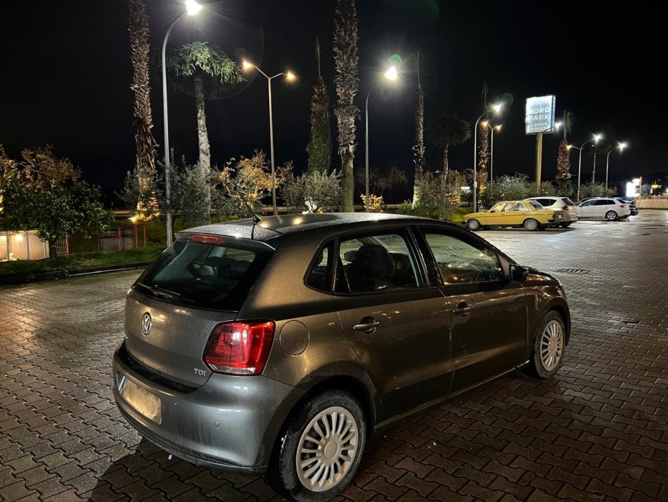 Fushe Kruje, shes makine Vw volkswagen polo Nafte, gri e erret manuale Kondicioner 220.000 km 4.500 €