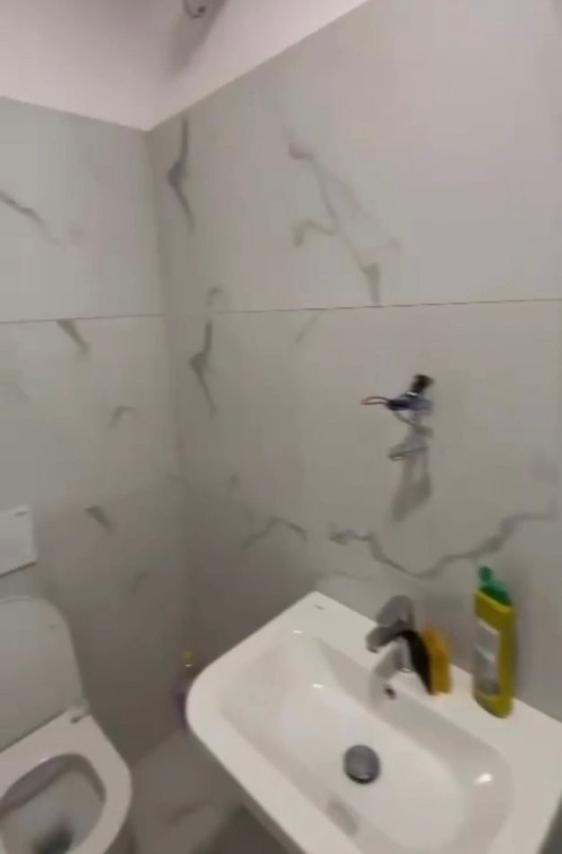 Tirane, jepet me qera apartament 1+1+Ballkon Kati 3, 60 m² 400 € (rruga Xhanfize Keko)