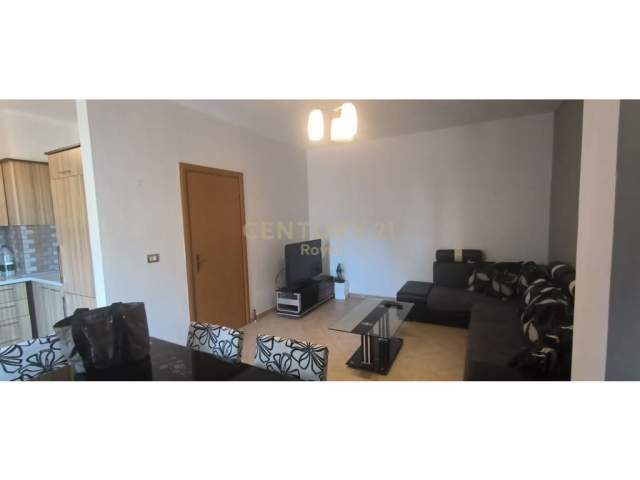Tirane, jepet me qera Kati 1, 300 Euro (Fresk)