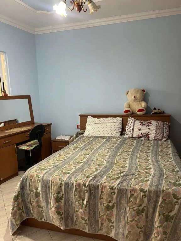 Tirane, jepet me qera apartament 2+1+Ballkon Kati 2, 100 m² 500 € STACIONI I TRENIT