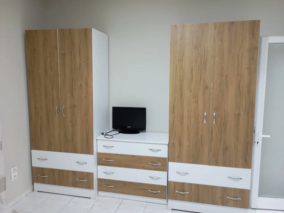 Tirane, shitet apartament 2+1+Ballkon Kati 2, 90 m² (komuna parisit)