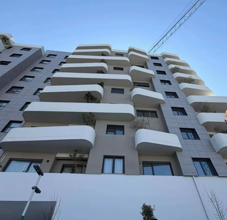 Tirane, jepet me qera apartament 2+1+Ballkon Kati 5, 100 m² 350 € (Rrethi Ullirit, Kamez)