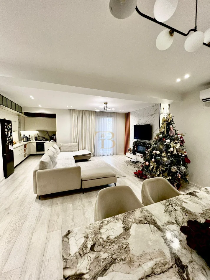 Tirane, shitet apartament 2+1+Ballkon Kati 6, 110 m² 375.000 € (komuna e Parisit)