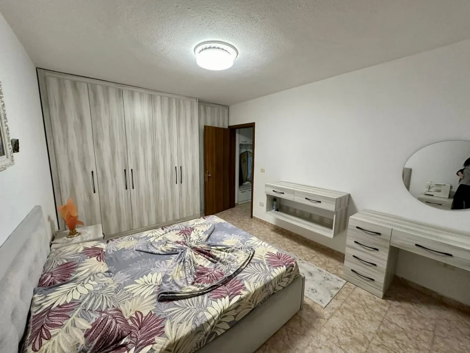 Tirane, jepet me qera apartament 2+1+Aneks+Ballkon Kati 9, 125 m² 550 € (Bulevardi Bajram Curri)