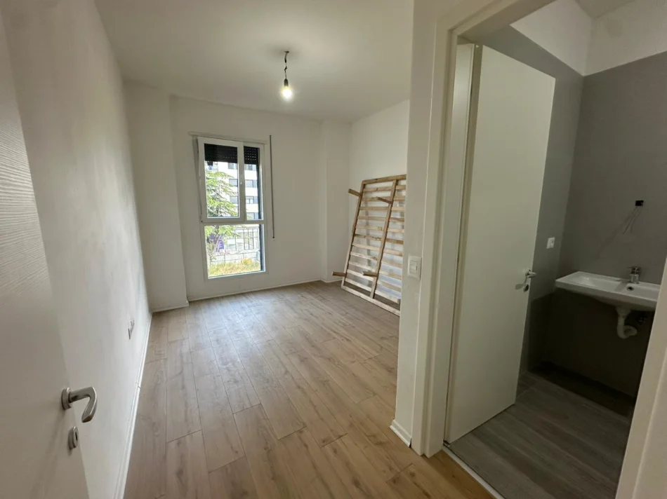 Tirane, jepet me qera apartament 2+1+Ballkon Kati 2, 100 m² 570 € (Rruga Turhan Pashe Permeti)