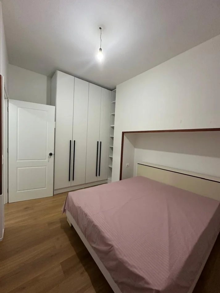Tirane, jepet me qera apartament 1+1 Kati 2, 300 € 