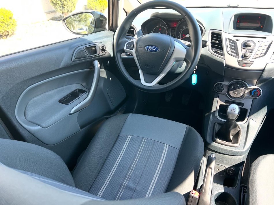 FORD FIESTA 1.4 NAFTE 👉 2010 👈 kambio MANUALE 3.990 €
