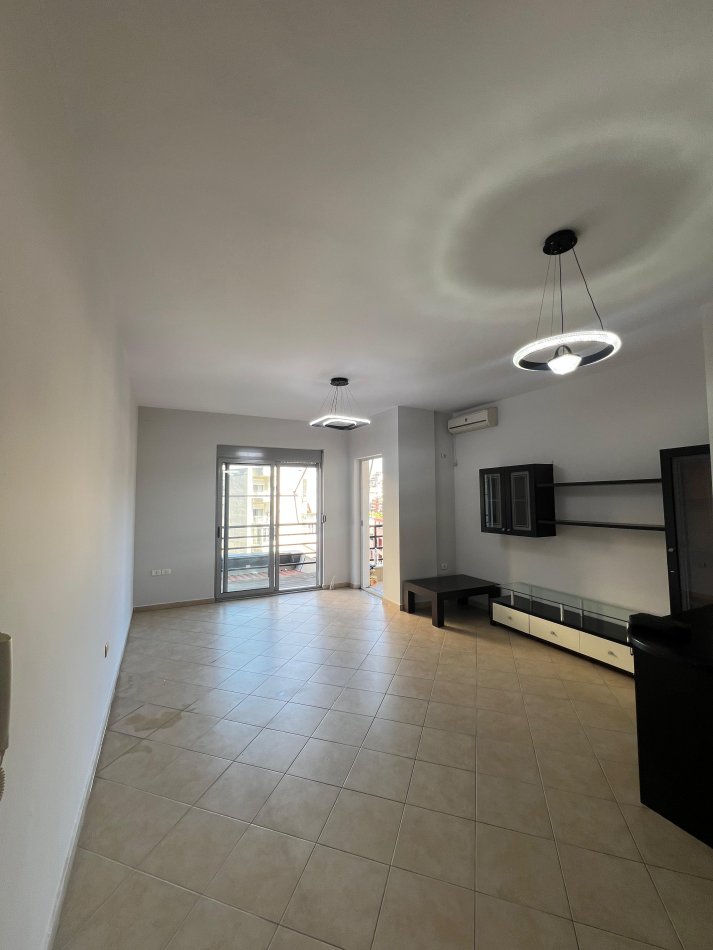 Tirane, shes apartament 2+1+Ballkon Kati 1, 90 m² 165.000 € (Kodra e Diellit)