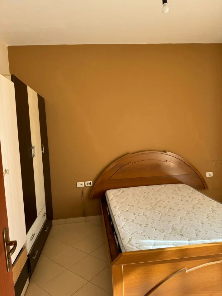 Tirane, jepet me qera apartament 1+1+Ballkon Kati 5, 60 m² 400 € (rruga Jordan Misja)