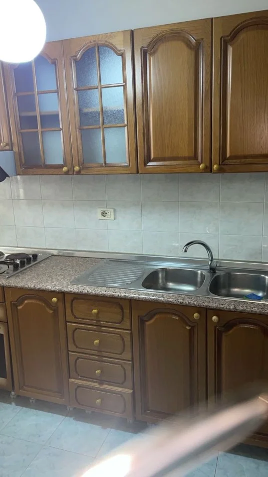 Tirane, jepet me qera apartament 1+1 Kati 5, 60 m² 450 € (Ndre Mjeda)