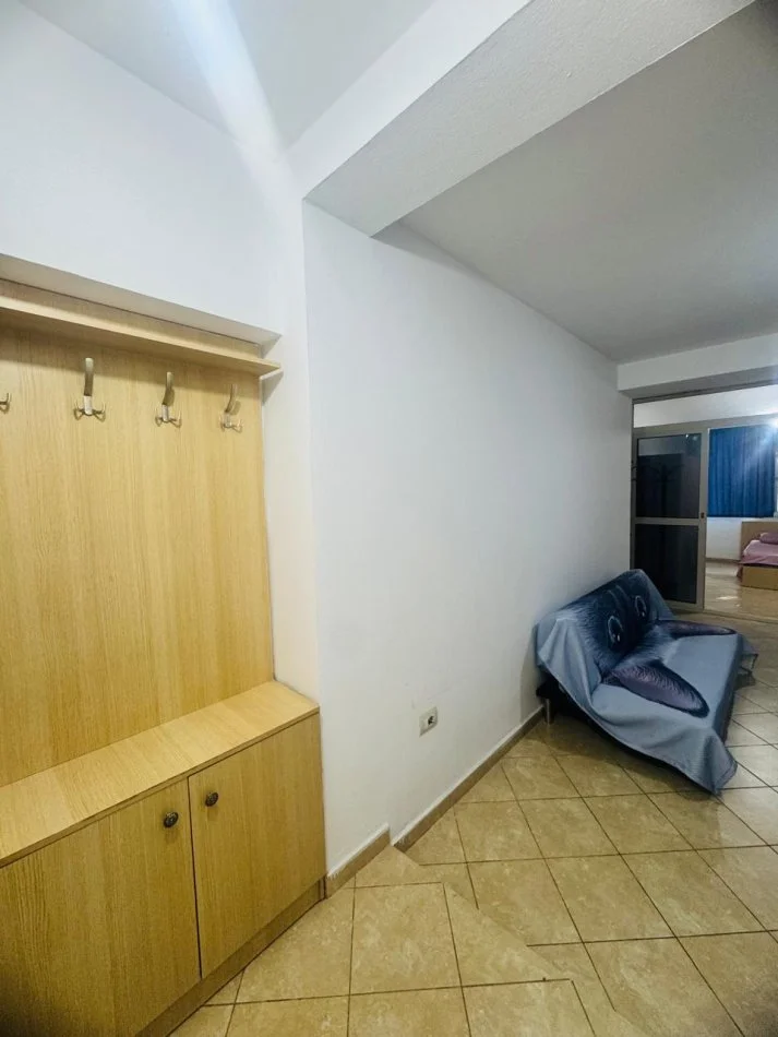 Tirane, jepet me qera apartament 1+1 Kati 1, 45 m² 400 € 