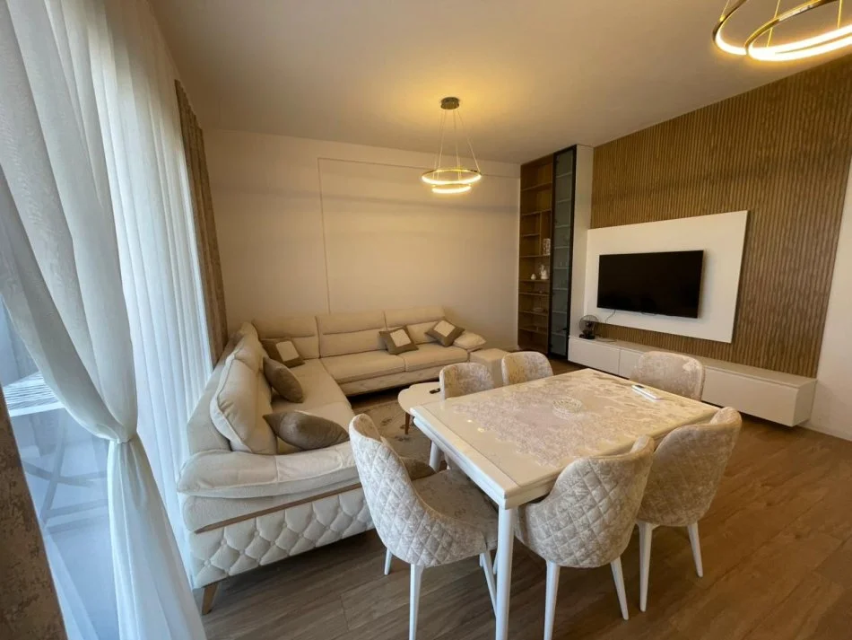 Tirane, jepet me qera apartament 2+1+Ballkon Kati 2, 100 m² 800 € (selit)