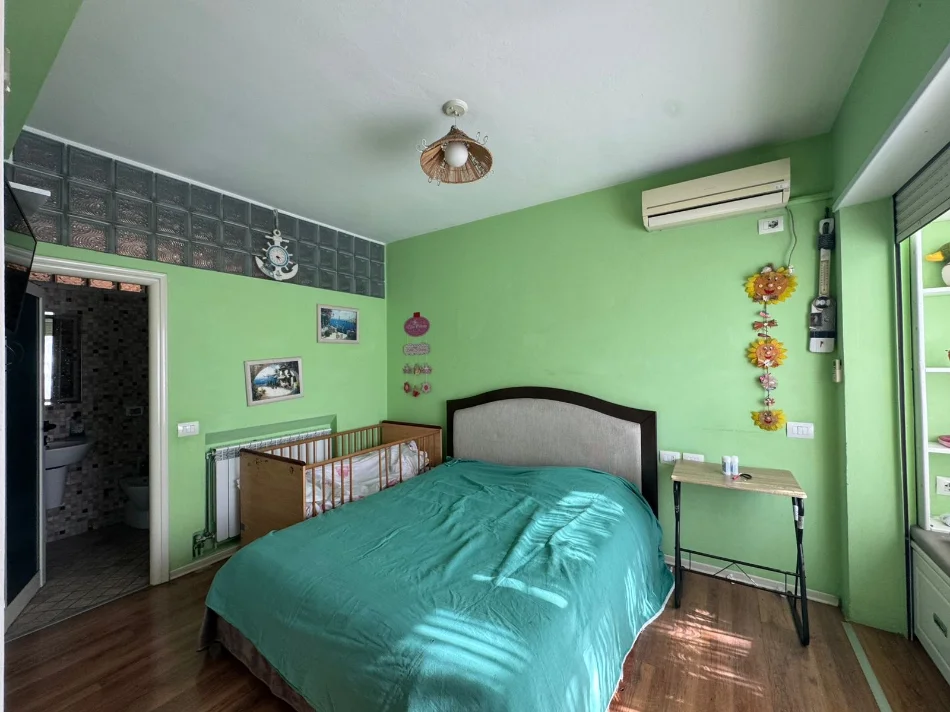 Tirane, jepet me qera 2+1 , 