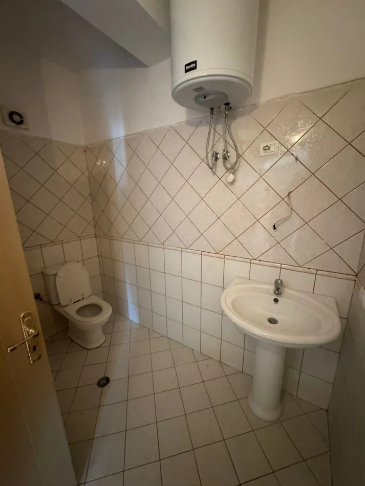 Tirane, shitet apartament 2+1+Ballkon Kati 5, 118 m² 150.000 € (Astir Prane Vila L Me hipoteke)