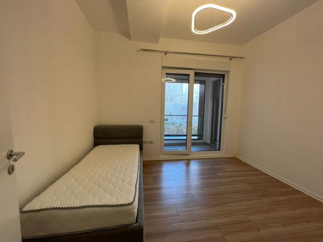 Tirane, jepet me qera apartament 3+1+A+BLK Kati 2, 140 m² 1.000 Euro (rruga Ndre Mjeda)