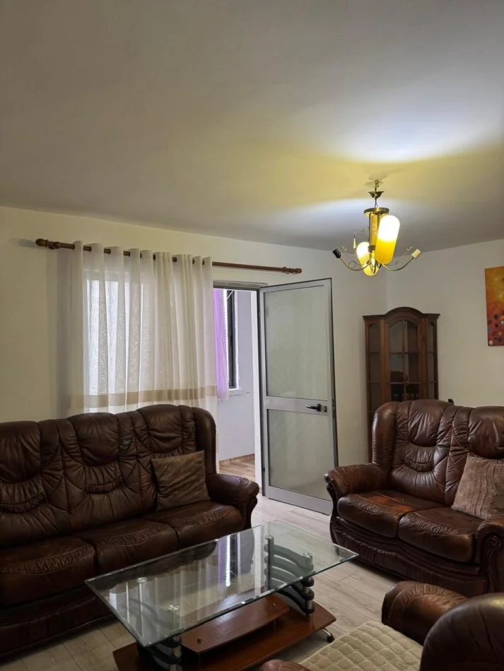 Tirane, jepet me qera apartament 2+1 Kati 4, 100 m² 390 € (Brryli)
