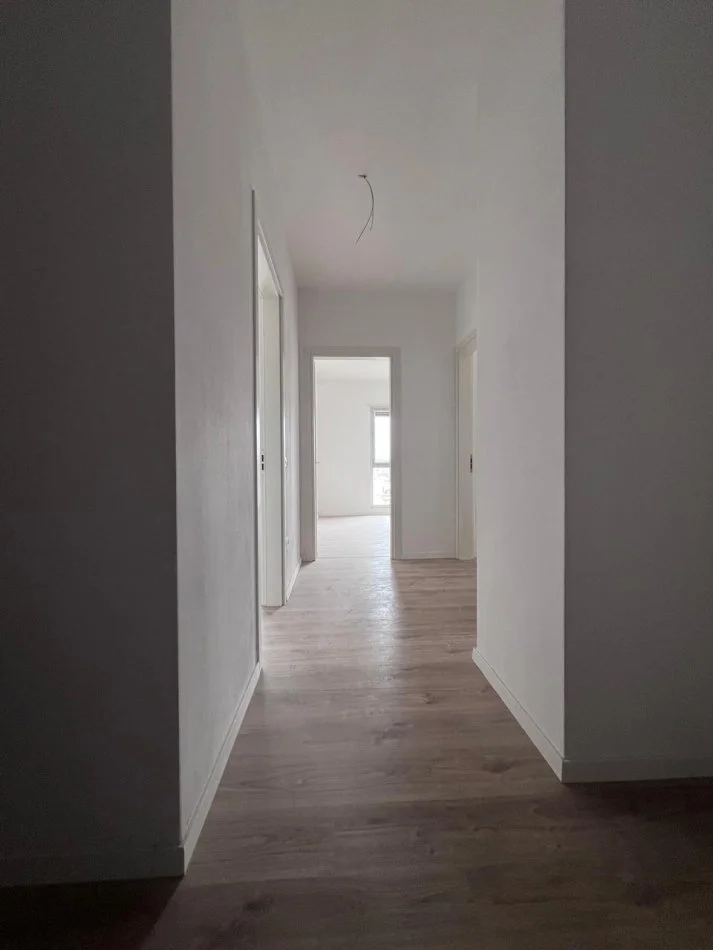 Tirane, shitet apartament 2+1+Ballkon Kati 6, 110 m² 95.000 € (Kamez)