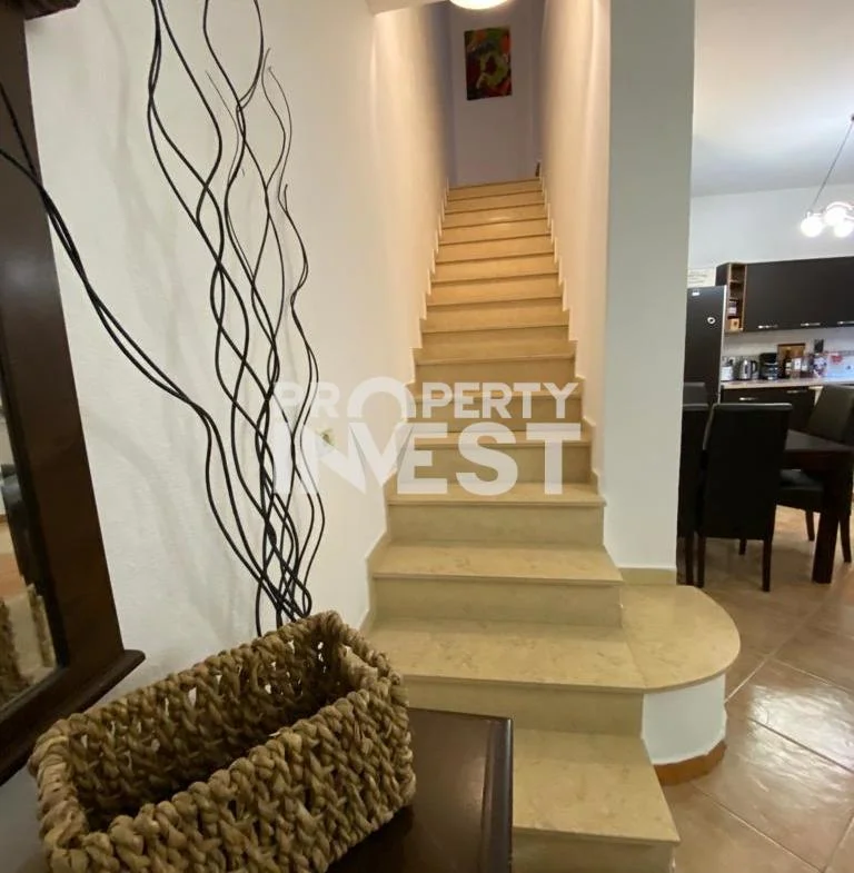 Tirane, jepet me qera Dublex , 150 m² 800 € (FROSINA PLAKU)