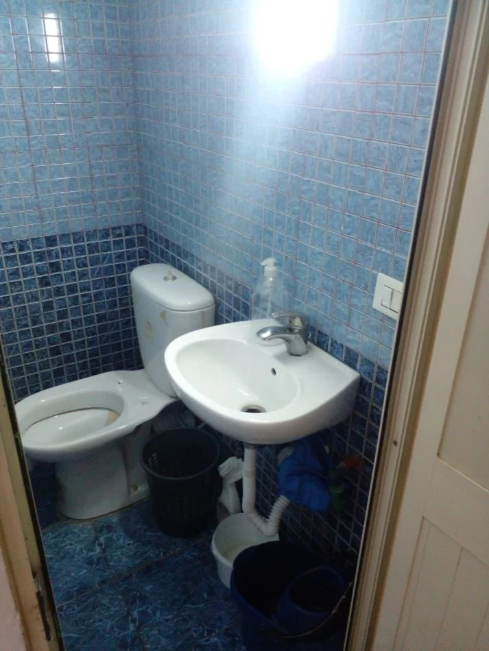 Tirane, jepet me qera ambjent biznesi Kati 2, 60 m² 600 € (Rruga e Barrikadave)