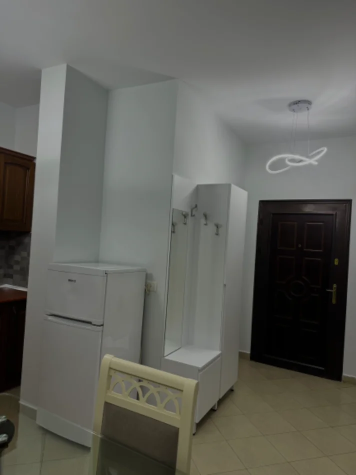 Tirane, jepet me qera apartament 1+1 Kati 3, 70 m² 519 € (Rruga Bill Klinton)