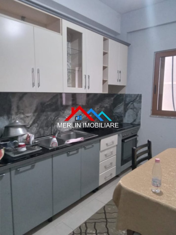 Tirane, jepet me qera apartament 1+1+Ballkon Kati 1, 72 m² 360 € (RRUGA DR SHEFQET NDROQI,SENATORIUMI)