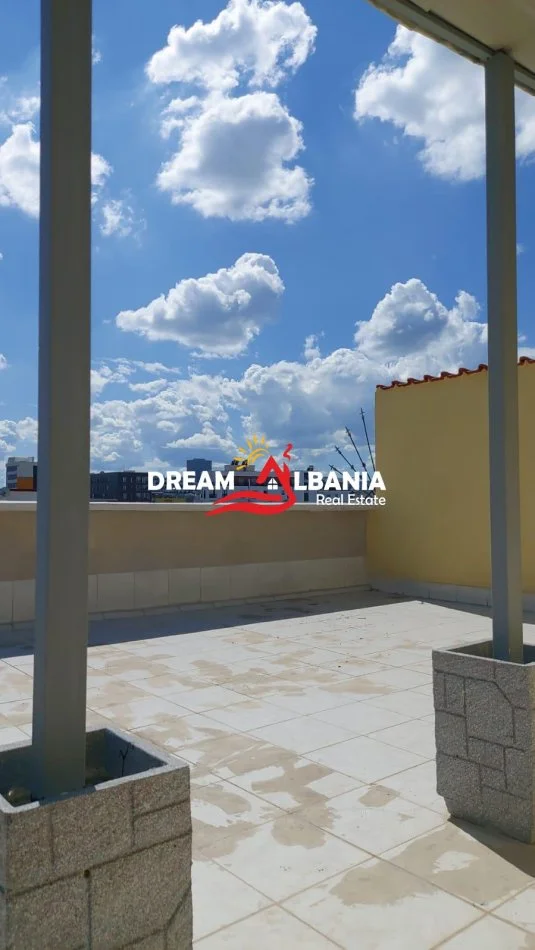 Tirane, jepet me qera apartament 1+1 , 75 m²550 € (prane Medresese)