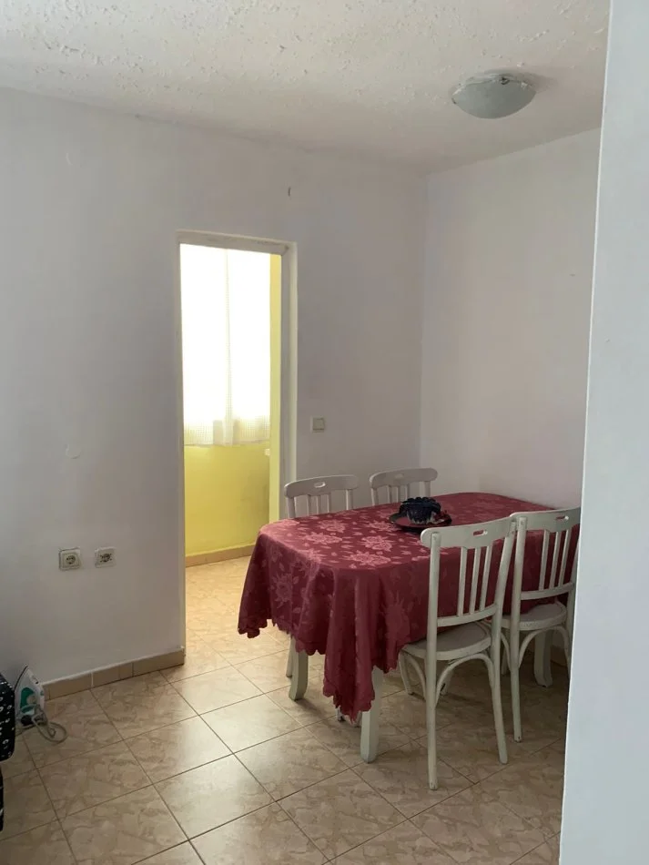 Tirane, jepet me qera apartament 1+1 Kati 5, 60 m² 400 € (rruga Qemal Stafa)