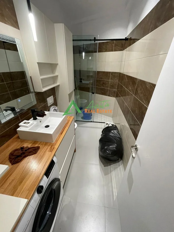 Tirane, jepet me qera apartament 1+1+Ballkon Kati 1, 65 m² 650 € (Fusha e Aviacionit)