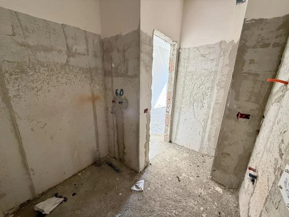 Tirane, shitet apartament 2+1Me 2 Tualete Dhe Ballkon , 93 m² 150.000 € (Rruga 5-Maji)