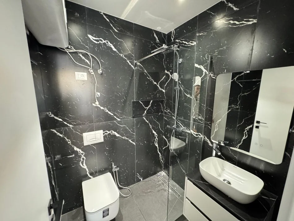 Tirane, jepet me qera apartament 2+1 Kati 1, 110 m² 1.000 € (Kodra e diellit)