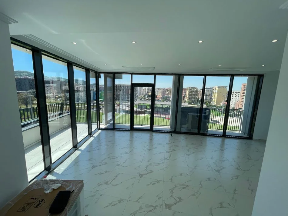 Tirane, jepet me qera zyre Kati 6, 132 m² 1.200 € (Rruga e Kosovareve)